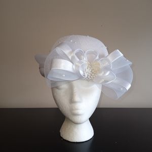 Hi's Classic Cream Hat with Bow and Pearls